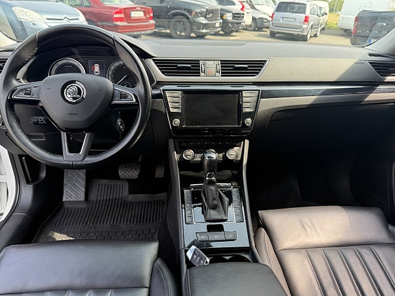 Skoda Superb 12 of 17
