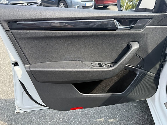 Skoda Superb 13 of 17