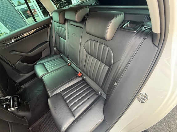 Skoda Superb 11 of 17