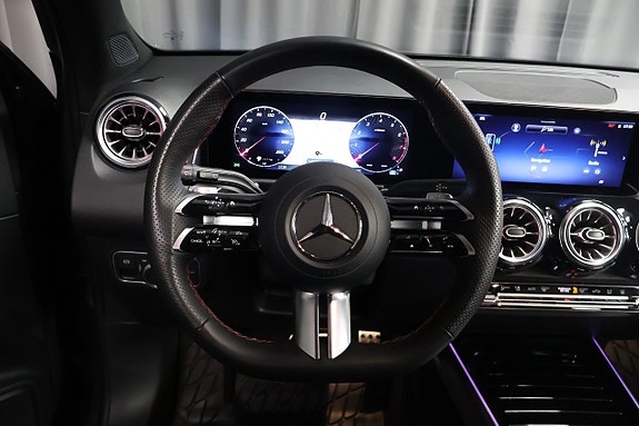 Mercedes-Benz GLB200 19 of 28