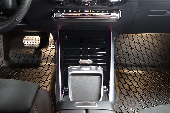 Mercedes-Benz GLB200 26 of 28