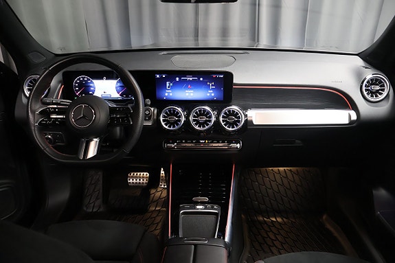 Mercedes-Benz GLB200 17 of 28