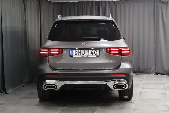 Mercedes-Benz GLB200 4 of 28