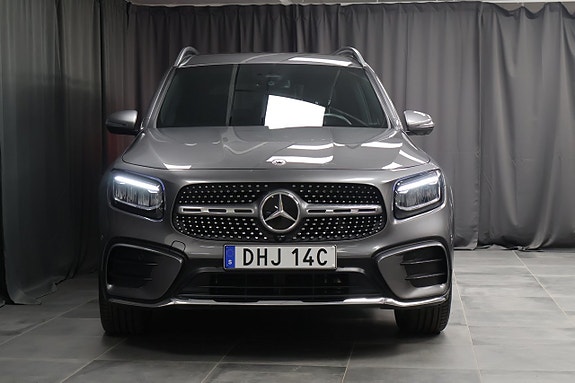 Mercedes-Benz GLB200 3 of 28