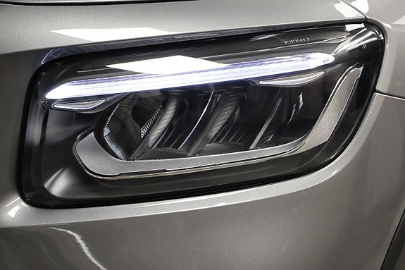 Mercedes-Benz GLB200 8 of 28