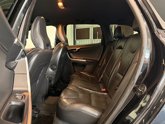 Volvo XC60 14 of 19