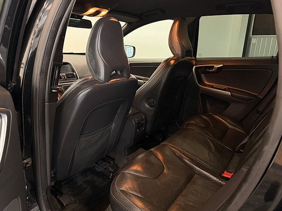 Volvo XC60 15 of 19