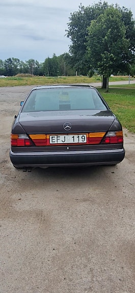 Mercedes-Benz 300 CE-24 5 of 5