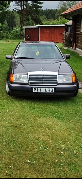 Mercedes-Benz 300 CE-24 3 of 5