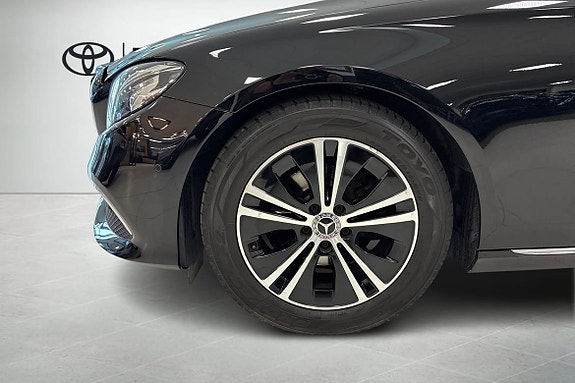 Mercedes-Benz E200 15 of 18
