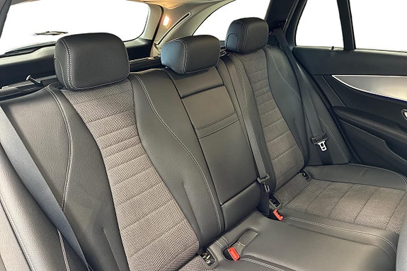 Mercedes-Benz E200 11 of 18