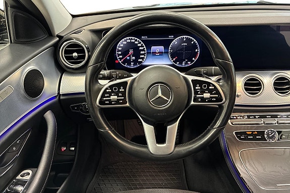 Mercedes-Benz E200 9 of 18
