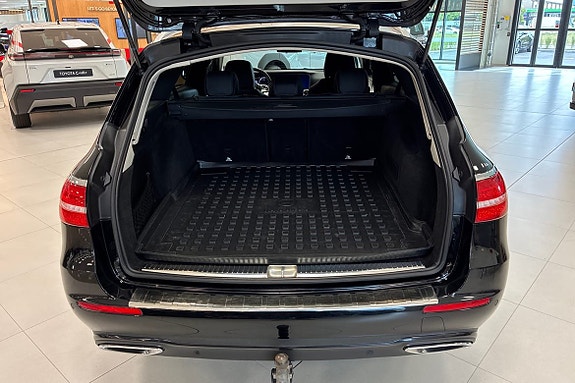 Mercedes-Benz E200 10 of 18