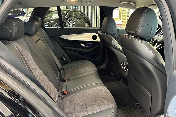 Mercedes-Benz E200 7 of 18