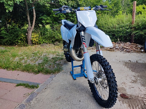 Husqvarna Heritage TC125 2 of 5