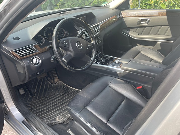 Mercedes-Benz 350 SE 4 of 5