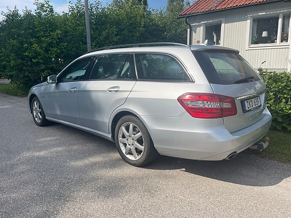 Mercedes-Benz 350 SE 2 of 5
