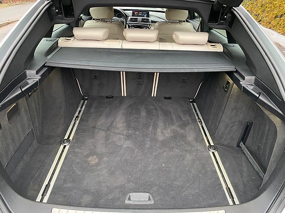 BMW 330i 5 of 5