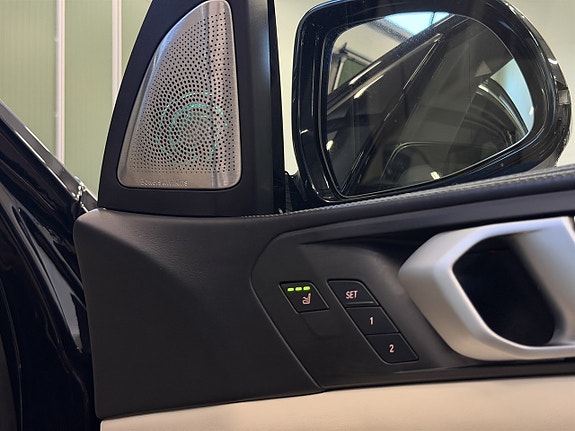 BMW X7 10 of 27