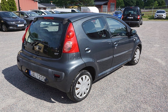 Peugeot 107 2 of 5