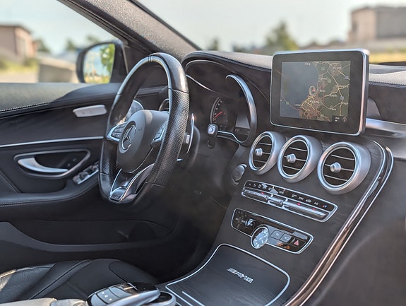 Mercedes-Benz C63 4 of 13