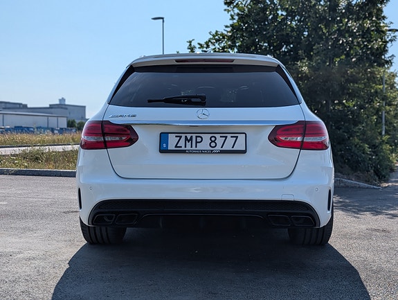 Mercedes-Benz C63 9 of 13