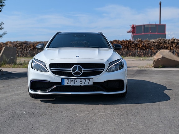 Mercedes-Benz C63 11 of 13