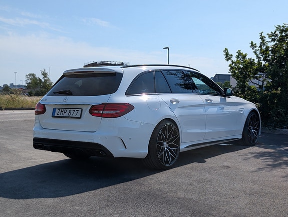 Mercedes-Benz C63 8 of 13