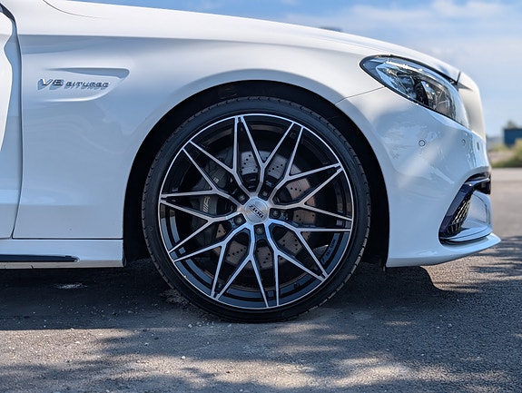 Mercedes-Benz C63 3 of 13