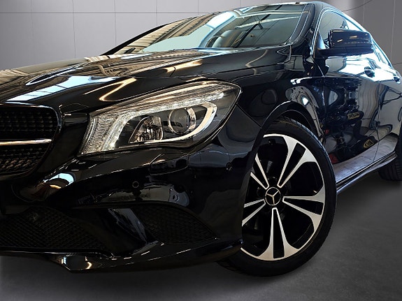 Mercedes-Benz CLA220 d 2 of 5
