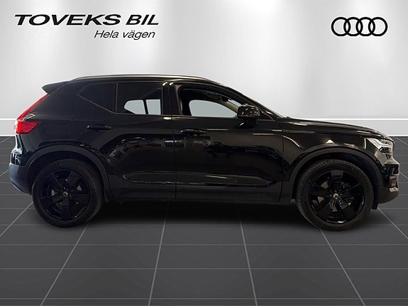 Volvo XC40 4 of 5