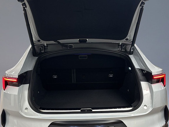 Polestar 4 8 of 14