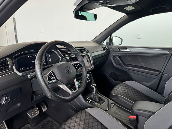 Volkswagen Tiguan 4 of 12