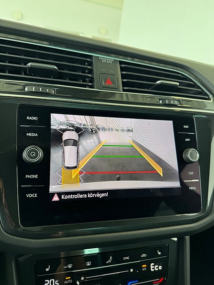Volkswagen Tiguan 10 of 12