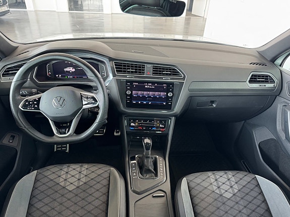 Volkswagen Tiguan 7 of 12