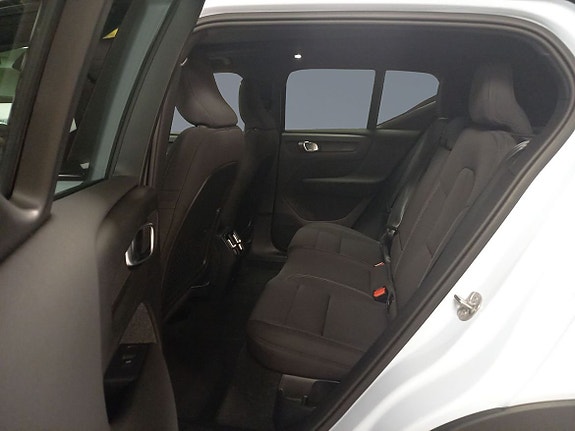 Volvo EX40 9 of 15