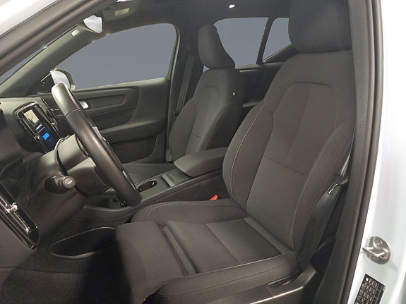 Volvo EX40 7 of 15