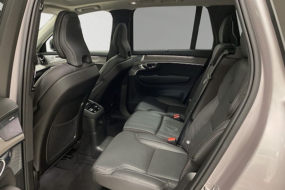 Volvo XC90 8 of 15