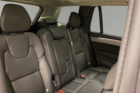 Volvo XC90 11 of 15