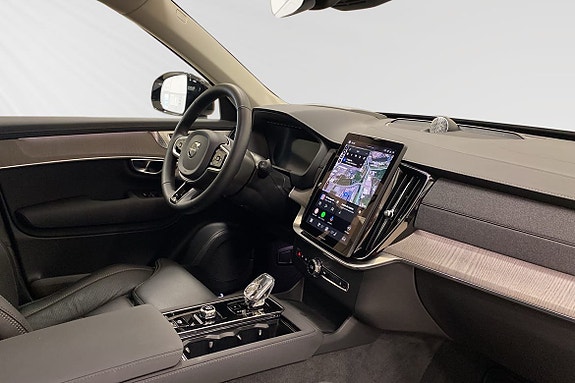 Volvo XC90 10 of 15
