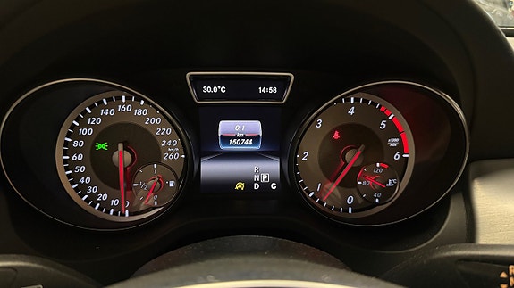 Mercedes-Benz CLA220 d 24 of 28