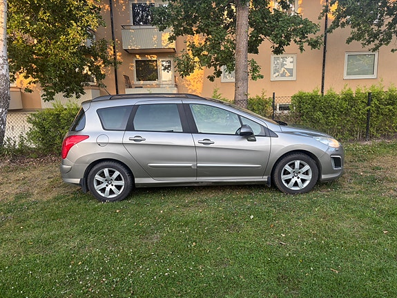 Peugeot 308 SW 3 of 5