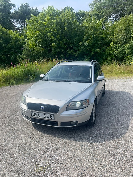 Volvo V50 2 of 5