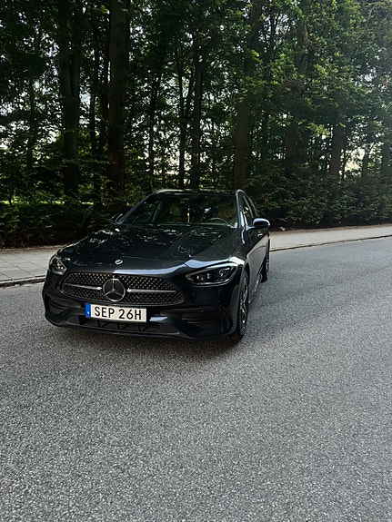 Mercedes-Benz C300 2 of 7