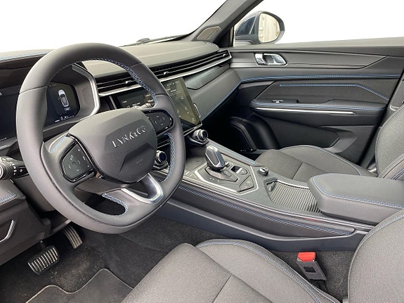 Lynk & Co 01 2 of 4