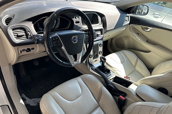 Volvo V40 14 of 30