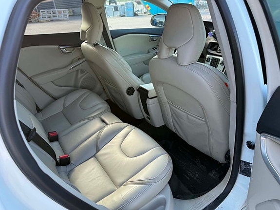 Volvo V40 10 of 30