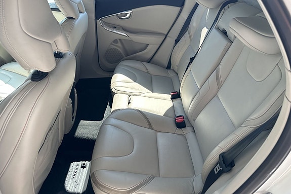 Volvo V40 17 of 30
