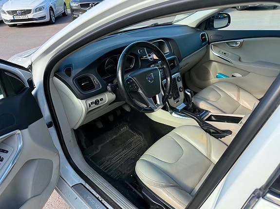 Volvo V40 12 of 30