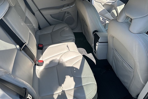 Volvo V40 19 of 30